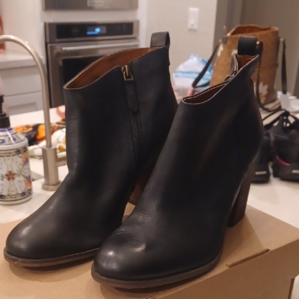 Brass Plum BP LANCE LEA WOMEN'S SZ 10 LEATHER ANKLE BOOTS NWOB
